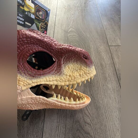 Jurassic world Reptile Velociraptor Mask - Red and Tan - Picture 7 of 9